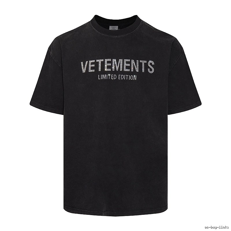 Logo Detail Statement graphic T-shirt Black Colorful Lucky with Relaxed Feel