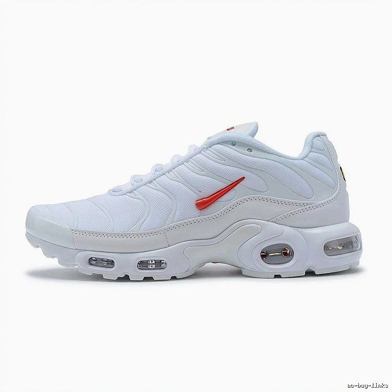 Nike retro-style white and red sports shoes