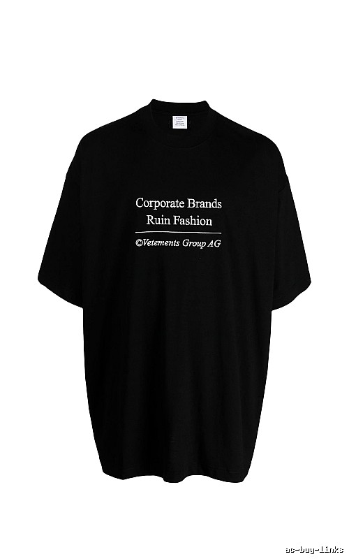 Patterned Statement graphic T-shirt Black Colorful Lucky with Signature Styling